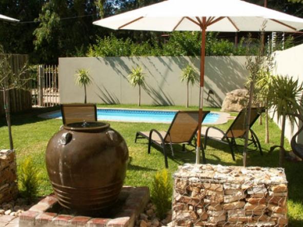 Elegant Guesthouse - pool patio